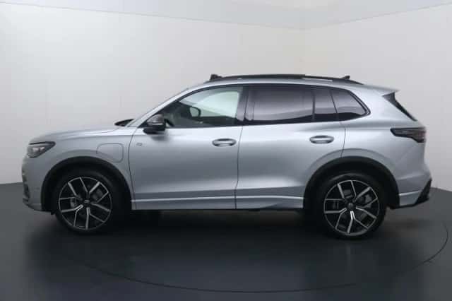 Volkswagen Tiguan (2025) thumbnail 2