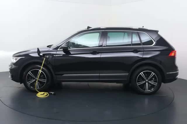 Volkswagen Tiguan (2024) thumbnail 2