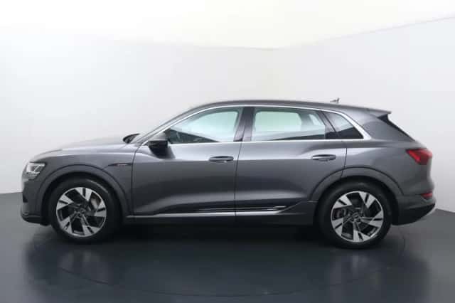 Audi e-tron (2023) thumbnail 2