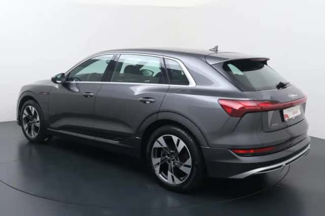 Audi e-tron (2023) thumbnail 5