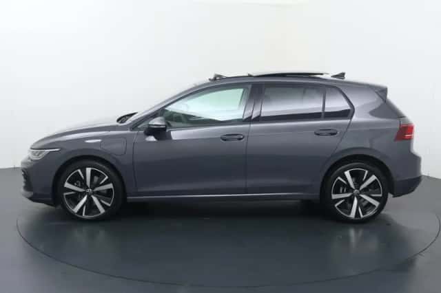 Volkswagen Golf (2025) thumbnail 2