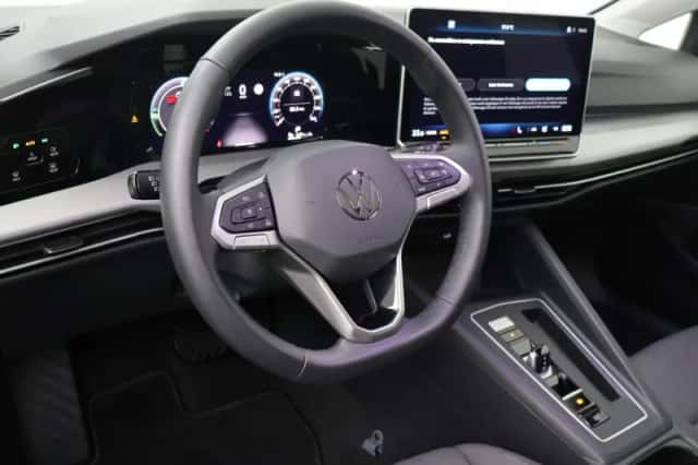 Volkswagen Golf (2025) thumbnail 6