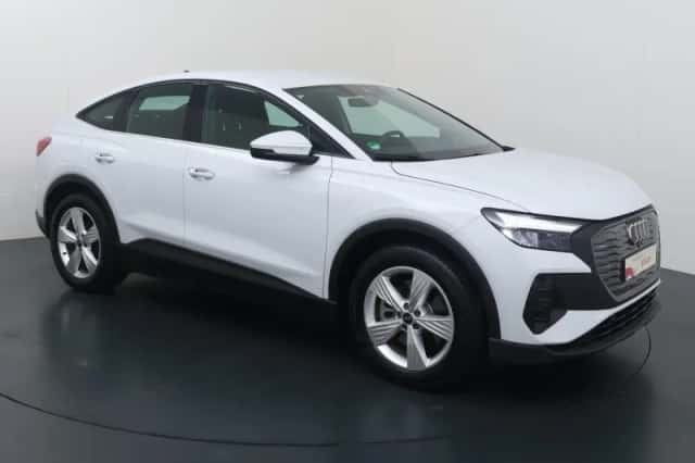 Audi Q4 (2023) thumbnail 3