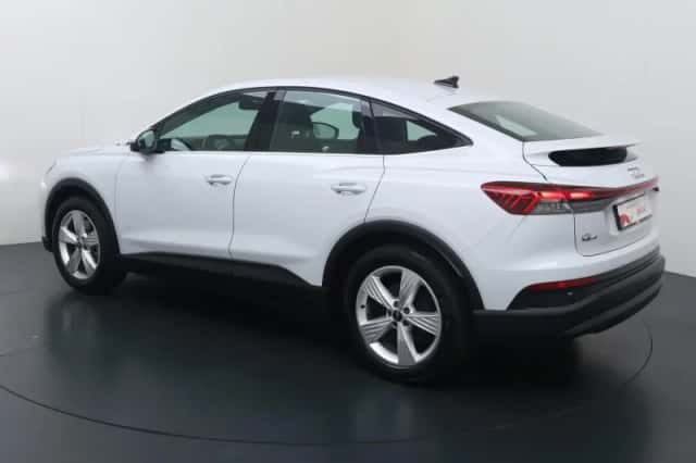 Audi Q4 (2023) thumbnail 4