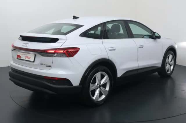 Audi Q4 (2023) thumbnail 5