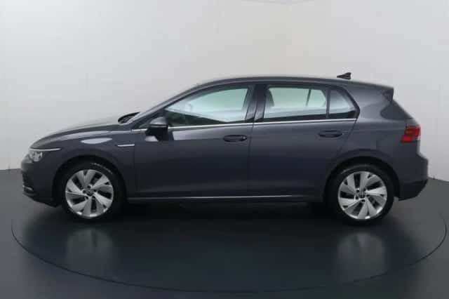 Volkswagen Golf (2021) thumbnail 2