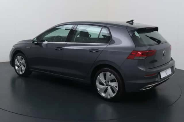 Volkswagen Golf (2021) thumbnail 4