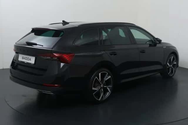 Škoda Octavia (2023) thumbnail 5