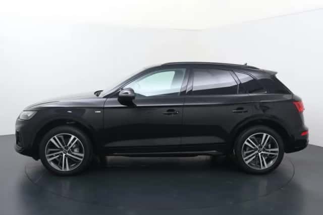 Audi Q5 (2023) thumbnail 2