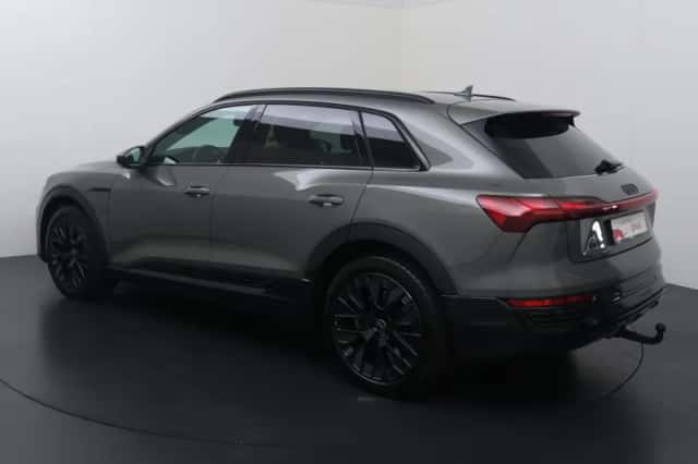 Audi Q8 e-tron (2023) thumbnail 4