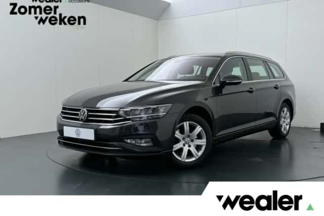 Volkswagen Passat (2022) thumbnail 1