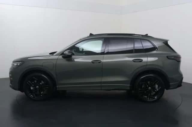 Volkswagen Tiguan (2025) thumbnail 2
