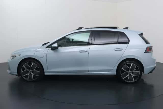 Volkswagen Golf (2025) thumbnail 2