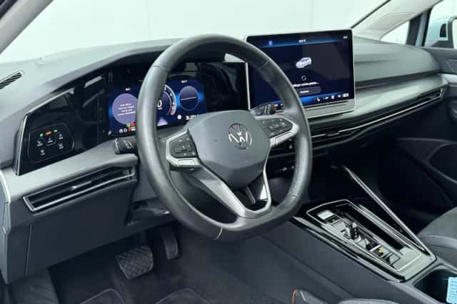 Volkswagen Golf (2025) thumbnail 6