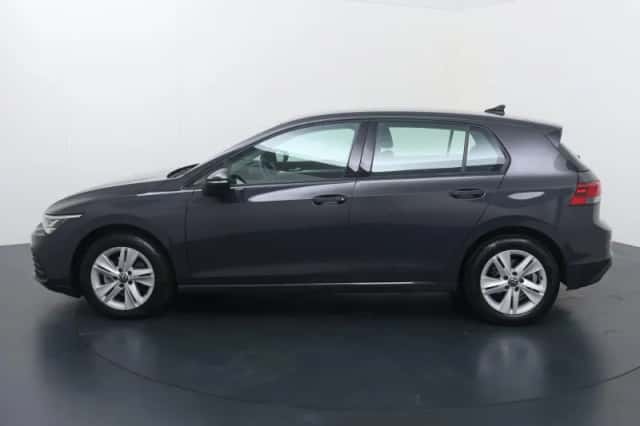 Volkswagen Golf (2021) thumbnail 2