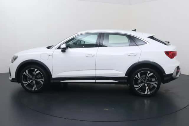 Audi Q3 (2023) thumbnail 2