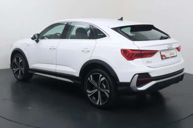 Audi Q3 (2023) thumbnail 4