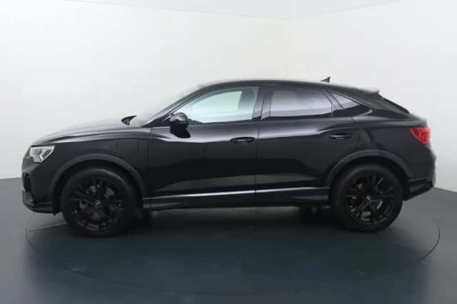 Audi Q3 (2022) thumbnail 2