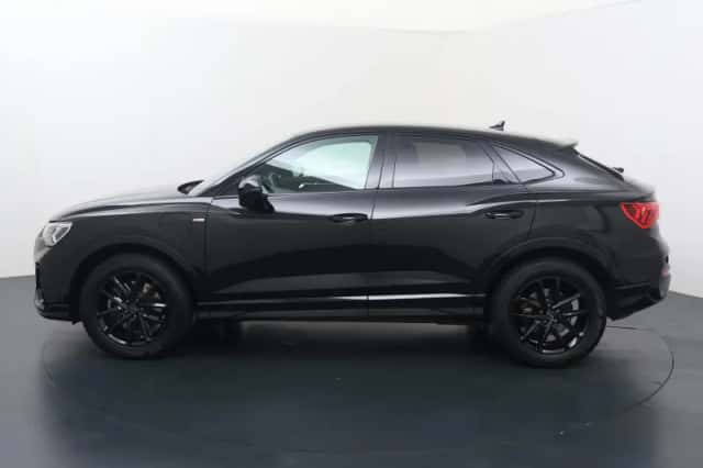 Audi Q3 (2022) thumbnail 2
