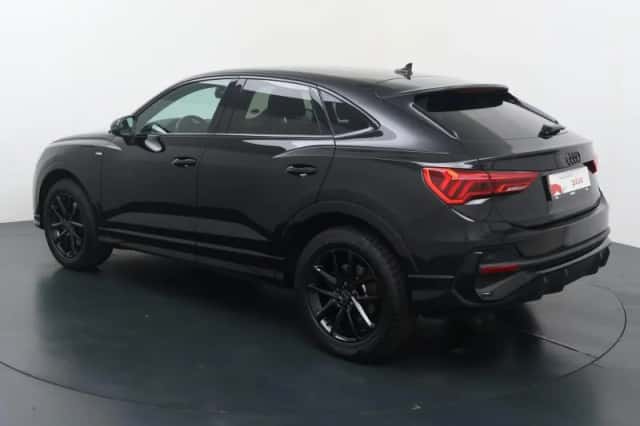 Audi Q3 (2022) thumbnail 5