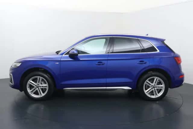 Audi Q5 (2023) thumbnail 2