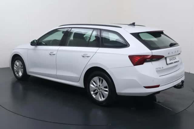Škoda Octavia (2022) thumbnail 4