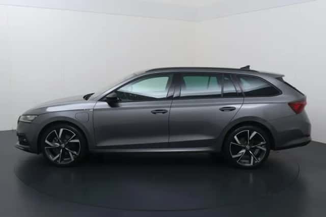Škoda Octavia (2022) thumbnail 2