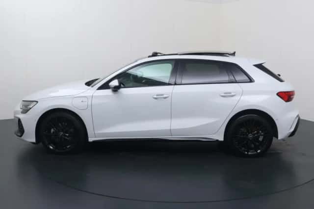 Audi A3 (2025) thumbnail 2