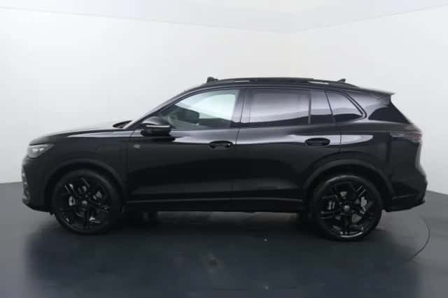 Volkswagen Tiguan (2025) thumbnail 2