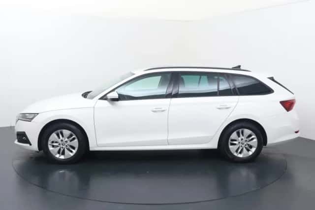 Škoda Octavia (2022) thumbnail 2