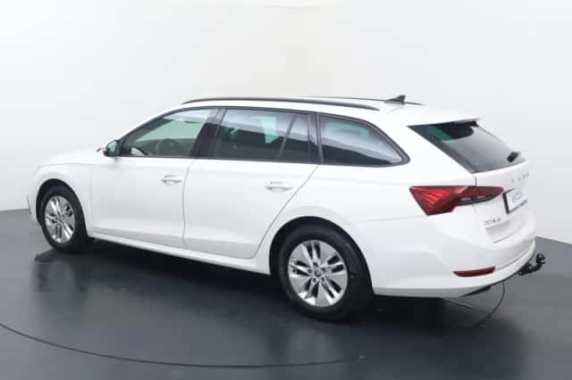 Škoda Octavia (2022) thumbnail 4