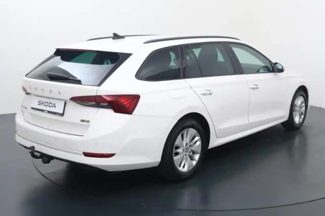 Škoda Octavia (2022) thumbnail 5