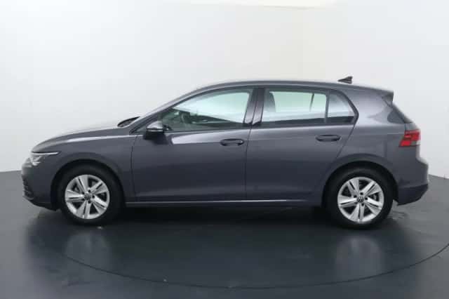Volkswagen Golf (2024) thumbnail 2