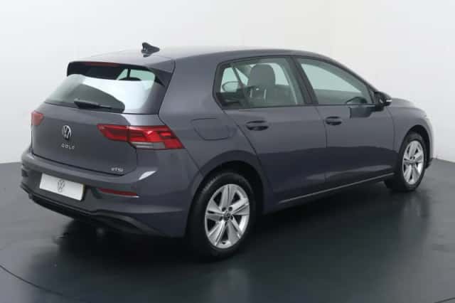 Volkswagen Golf (2024) thumbnail 6