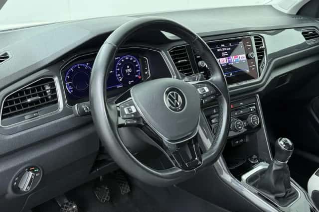 Volkswagen T-Roc (2021) thumbnail 6