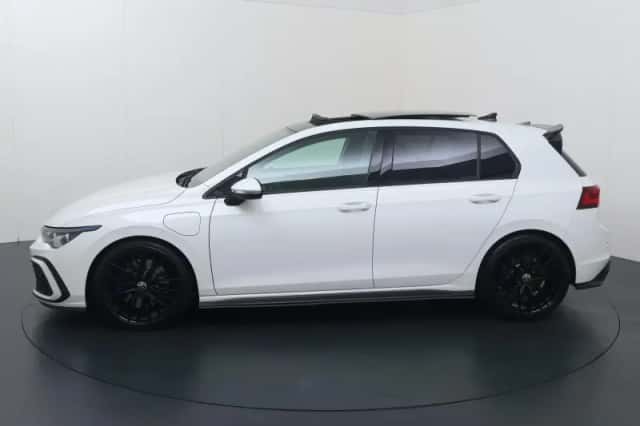 Volkswagen Golf (2021) thumbnail 2