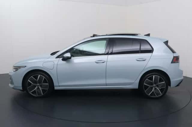 Volkswagen Golf (2026) thumbnail 2