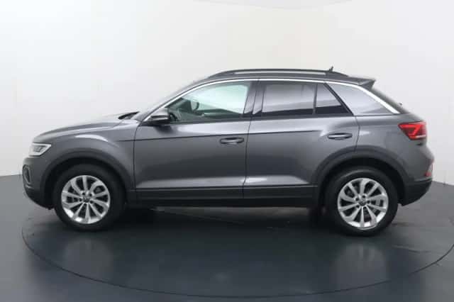 Volkswagen T-Roc (2024) thumbnail 2