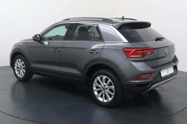 Volkswagen T-Roc (2024) thumbnail 4