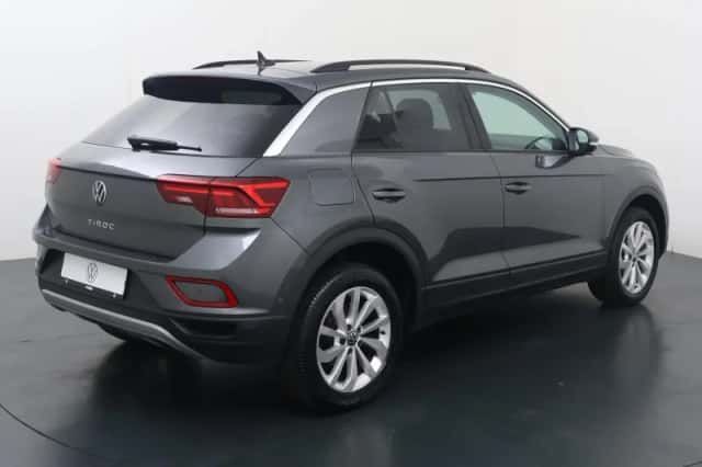 Volkswagen T-Roc (2024) thumbnail 5