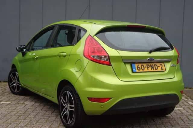 Ford Fiesta (2011) thumbnail 4