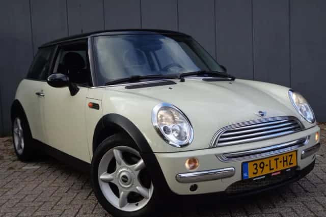 MINI Cooper (2003) thumbnail 2