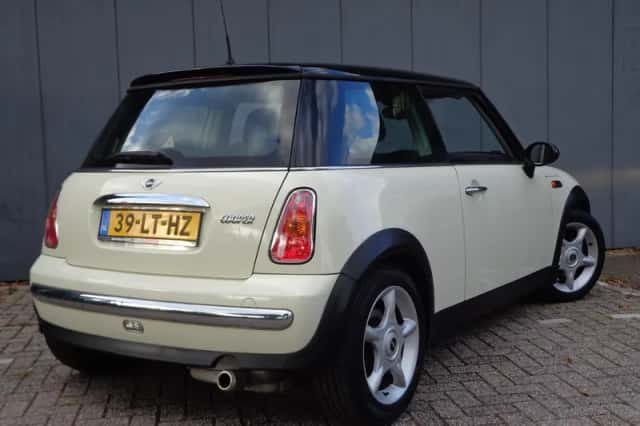 MINI Cooper (2003) thumbnail 3