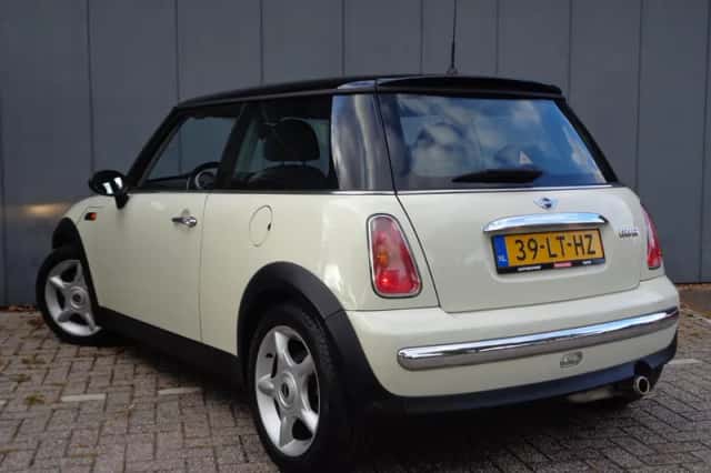 MINI Cooper (2003) thumbnail 4