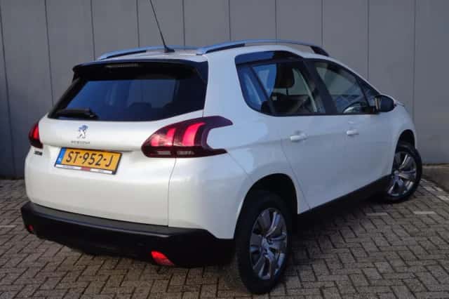 Peugeot 2008 (2018) thumbnail 3
