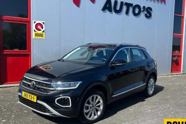 Volkswagen T-Roc (2023) thumbnail 1