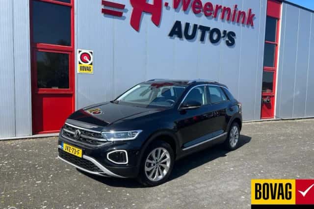 Volkswagen T-Roc (2023) thumbnail 2
