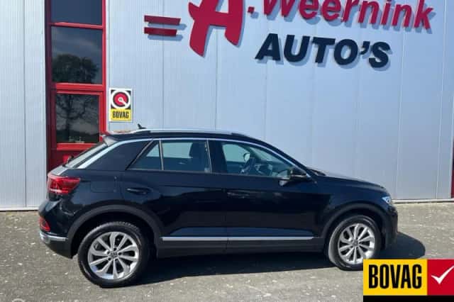 Volkswagen T-Roc (2023) thumbnail 5