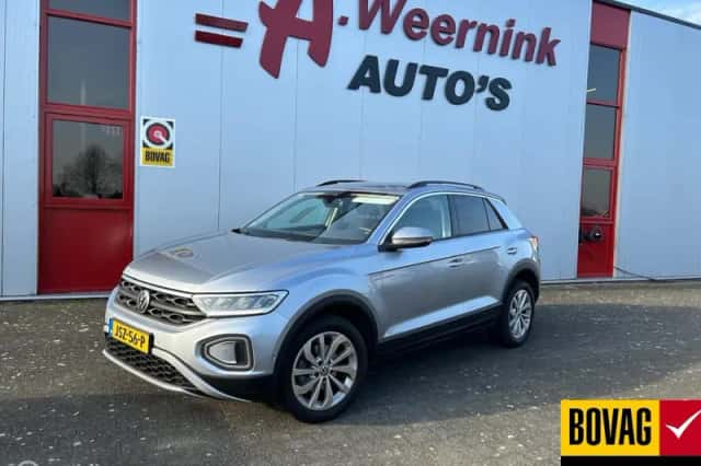 Volkswagen T-Roc (2022) thumbnail 2