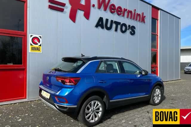 Volkswagen T-Roc (2022) thumbnail 3